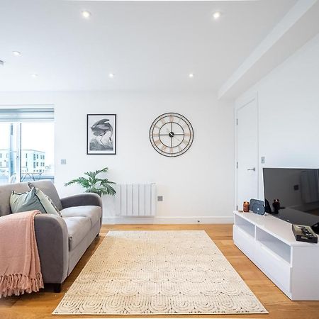 Luxe & Stylish 1 & 2 Bed Flats Near Heathrow, Legoland, & Windsor 슬라우 외부 사진