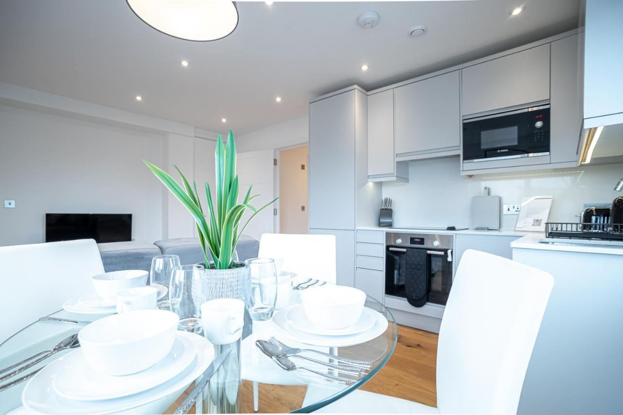 Luxe & Stylish 1 & 2 Bed Flats Near Heathrow, Legoland, & Windsor 슬라우 외부 사진