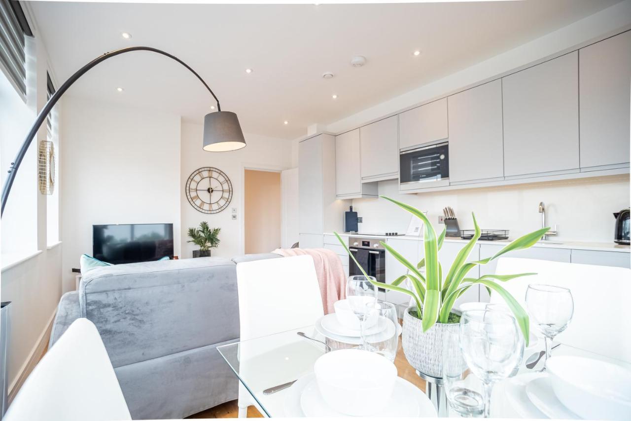 Luxe & Stylish 1 & 2 Bed Flats Near Heathrow, Legoland, & Windsor 슬라우 외부 사진