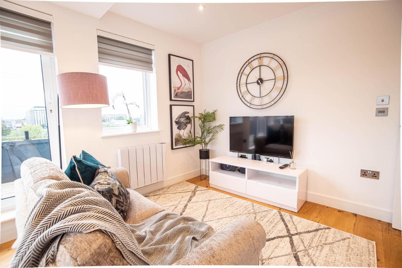 Luxe & Stylish 1 & 2 Bed Flats Near Heathrow, Legoland, & Windsor 슬라우 외부 사진