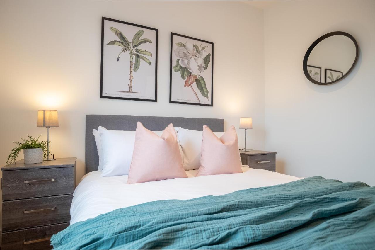 Luxe & Stylish 1 & 2 Bed Flats Near Heathrow, Legoland, & Windsor 슬라우 외부 사진