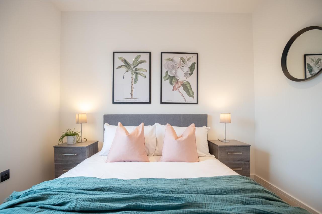 Luxe & Stylish 1 & 2 Bed Flats Near Heathrow, Legoland, & Windsor 슬라우 외부 사진