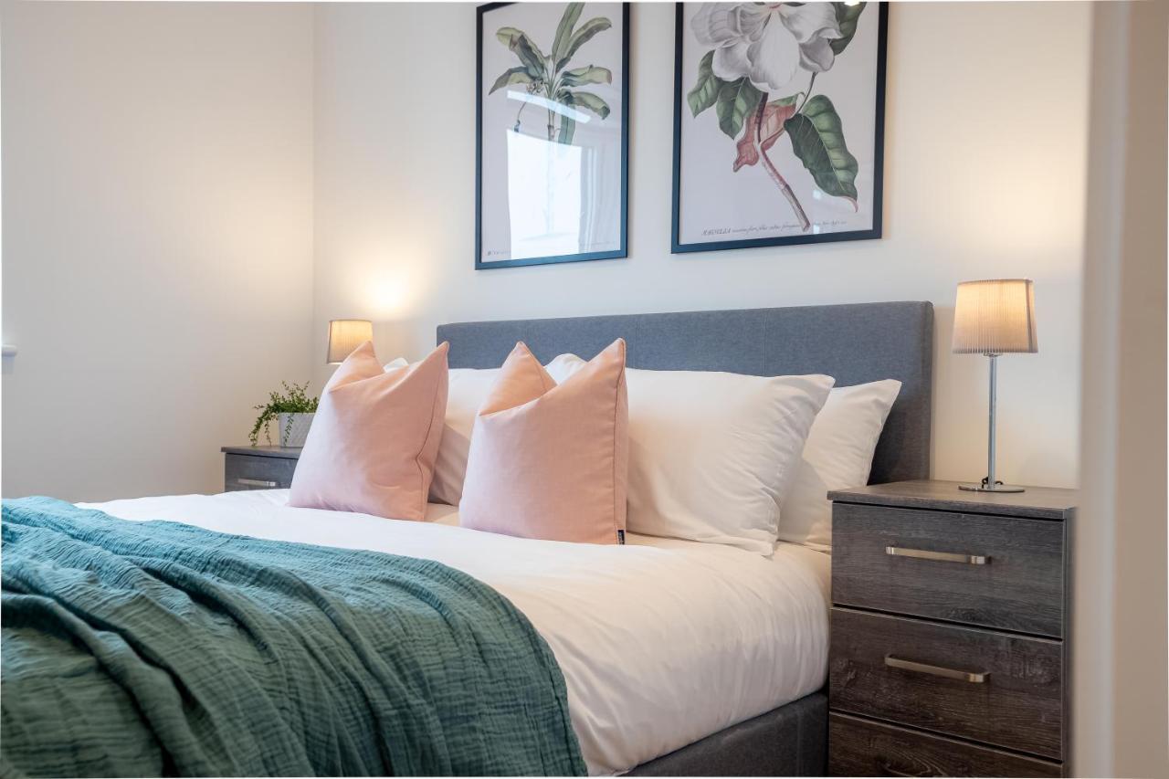 Luxe & Stylish 1 & 2 Bed Flats Near Heathrow, Legoland, & Windsor 슬라우 외부 사진