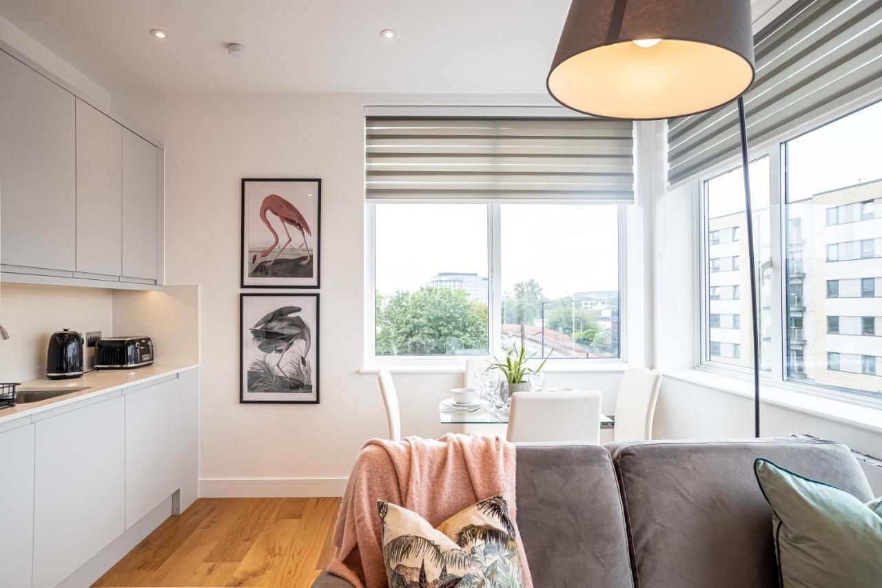 Luxe & Stylish 1 & 2 Bed Flats Near Heathrow, Legoland, & Windsor 슬라우 외부 사진