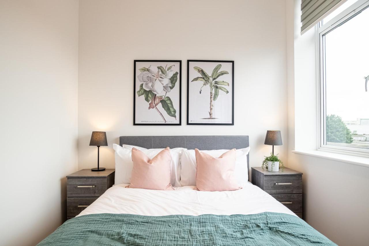 Luxe & Stylish 1 & 2 Bed Flats Near Heathrow, Legoland, & Windsor 슬라우 외부 사진