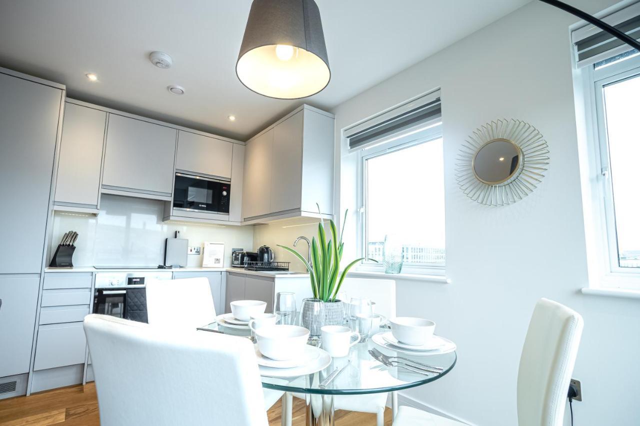 Luxe & Stylish 1 & 2 Bed Flats Near Heathrow, Legoland, & Windsor 슬라우 외부 사진