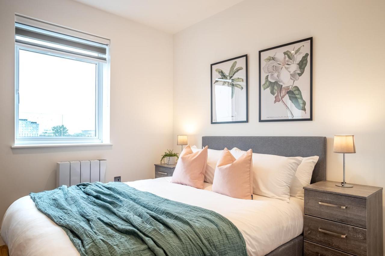 Luxe & Stylish 1 & 2 Bed Flats Near Heathrow, Legoland, & Windsor 슬라우 외부 사진