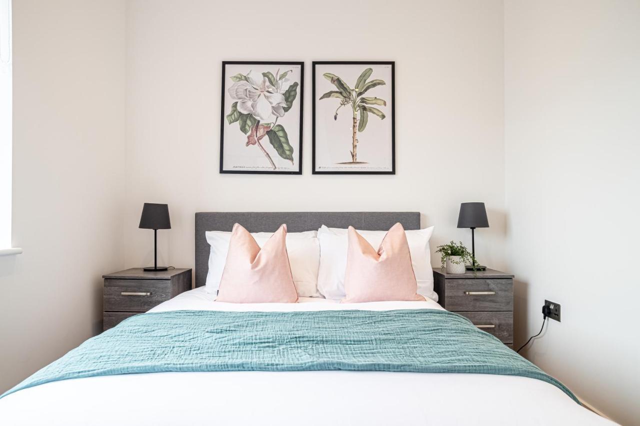 Luxe & Stylish 1 & 2 Bed Flats Near Heathrow, Legoland, & Windsor 슬라우 외부 사진