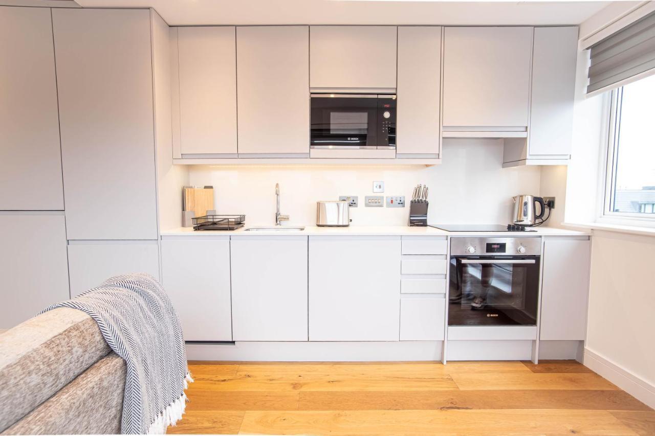 Luxe & Stylish 1 & 2 Bed Flats Near Heathrow, Legoland, & Windsor 슬라우 외부 사진