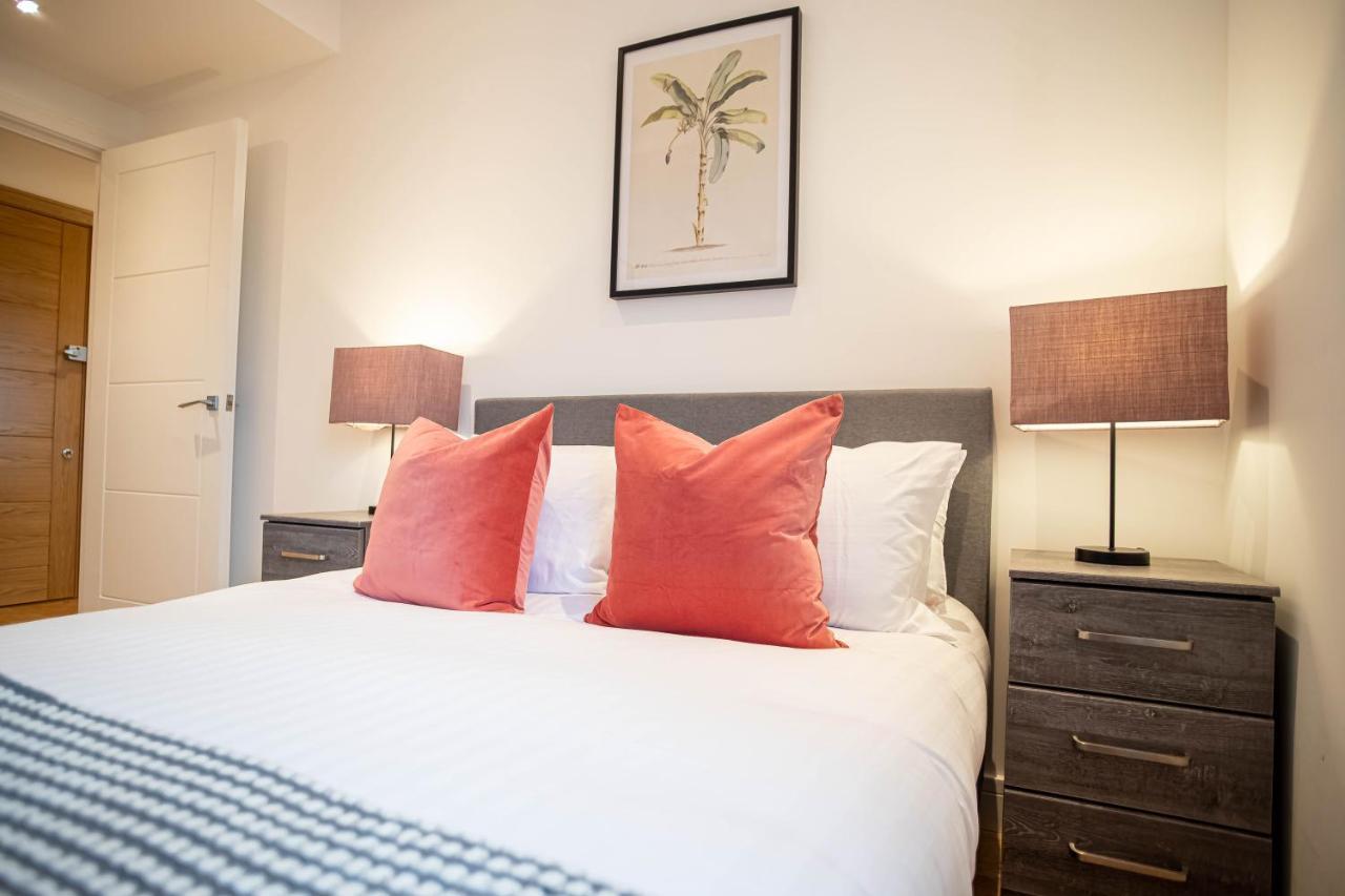 Luxe & Stylish 1 & 2 Bed Flats Near Heathrow, Legoland, & Windsor 슬라우 외부 사진
