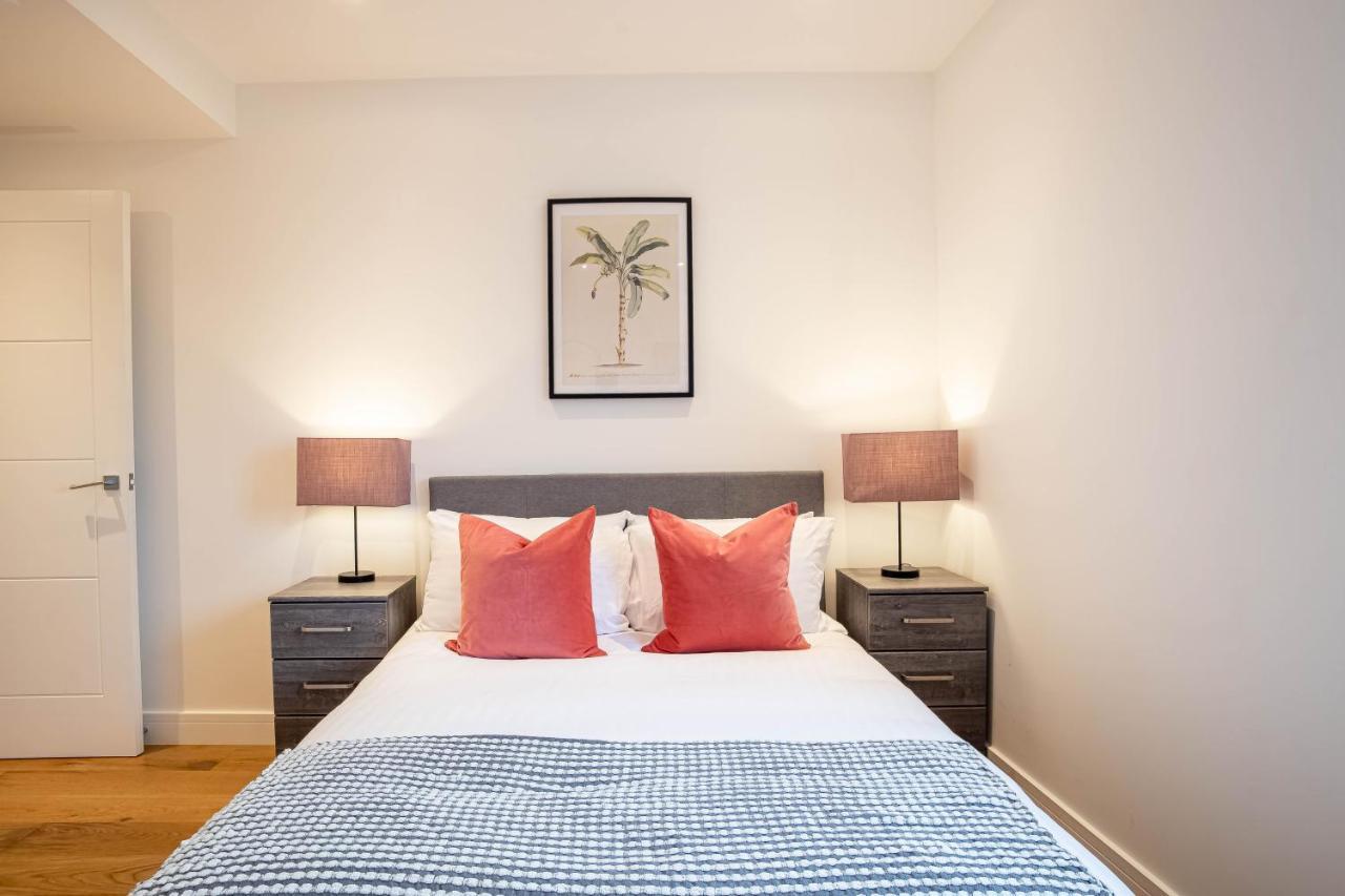 Luxe & Stylish 1 & 2 Bed Flats Near Heathrow, Legoland, & Windsor 슬라우 외부 사진