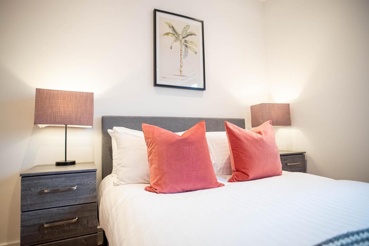 Luxe & Stylish 1 & 2 Bed Flats Near Heathrow, Legoland, & Windsor 슬라우 외부 사진